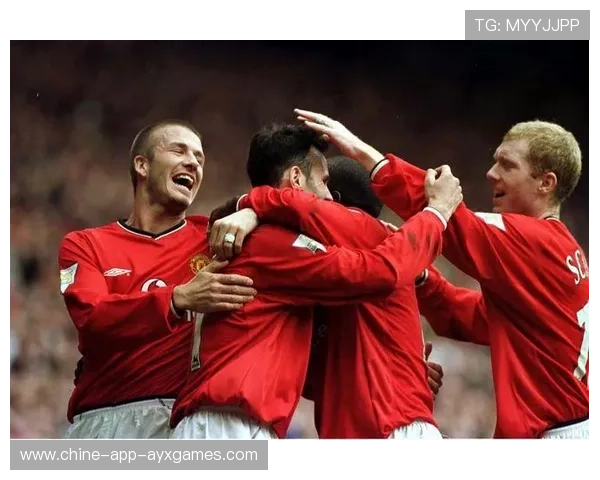 曼联边路传中练习：边后卫和边锋的默契指数被作为评分项