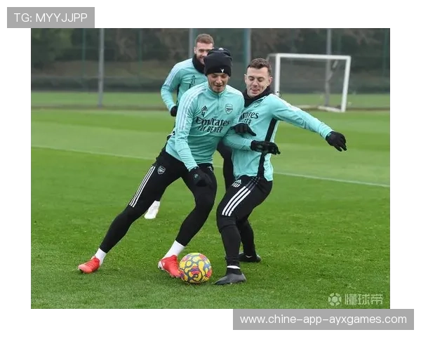 阿森纳前场对抗训练更激烈，球员们挑战极限，备战新赛季