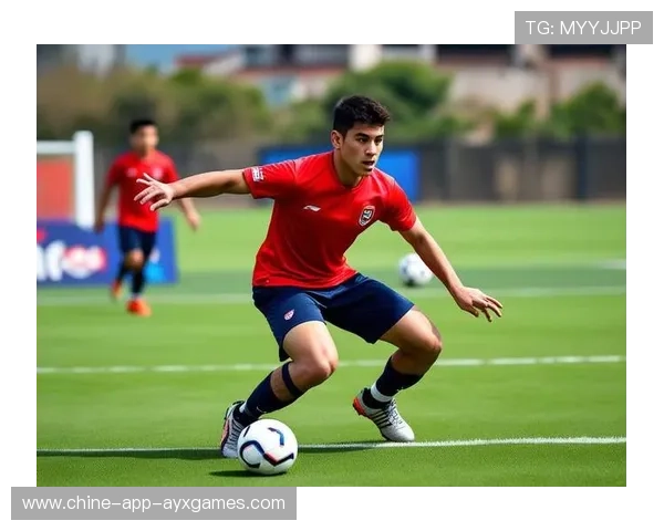 阿贾克斯进攻新策略：小范围渗透训练引领足球革新