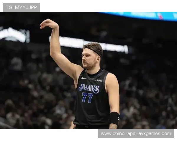 东契奇背身创造良机,独行侠再度攻下要分 东契奇背身创造良机,独行侠再度攻下要分