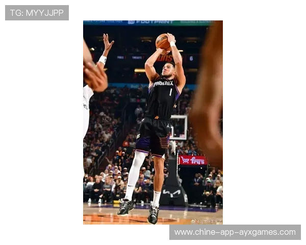 布克关键三分频出,凤凰城主场巨浪翻涌 布克关键三分频出,凤凰城主场巨浪翻涌