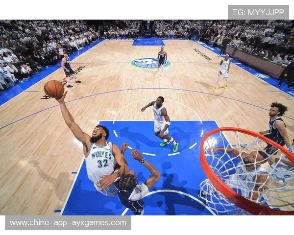 唐斯篮下补篮稳稳命中，森林狼主场取胜